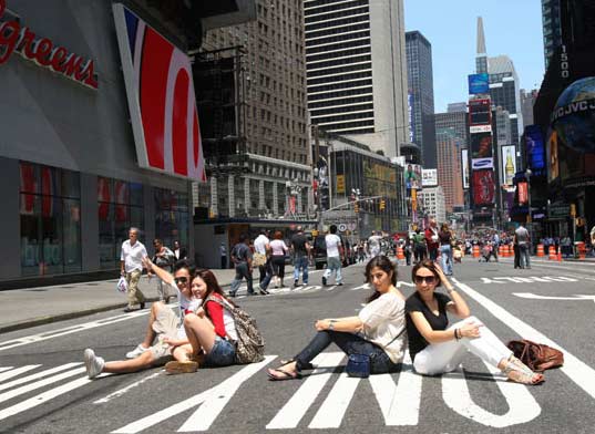 NYC Mayor Announces Broadway’s Final Curtain Call on Vehicles