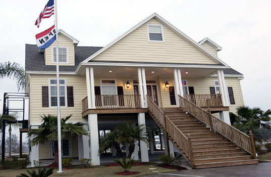 KATRINA RECOVERY SPURS MODULAR BUILDING
