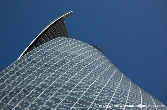 The Mode-Gakuen Spiral Towers: a New Twist on School Design