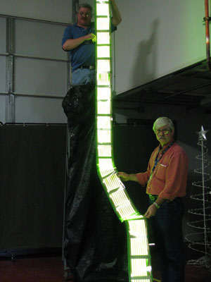 GE Unveils the World’s First OLED Christmas Tree