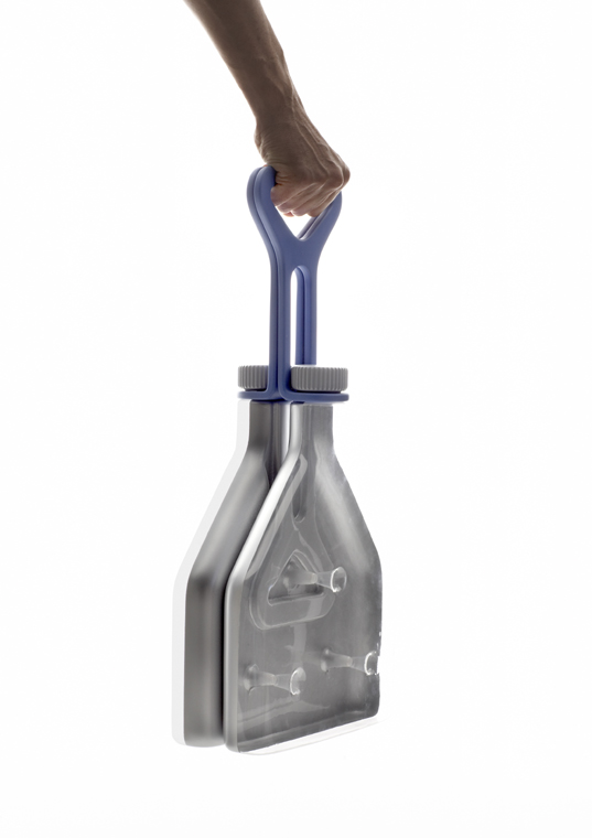 SOLAR BOTTLE: Water-purifying drinking container