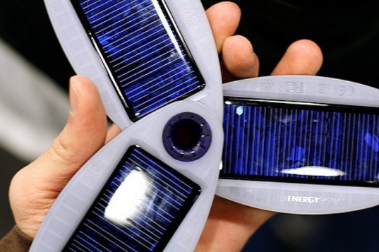 mobile renewable energy lead green gadgets, greener gadgets, green technology, energy generating gadgets, eco gadgets, gadgets use kinetic energy, kinetic energy technology, solar gadget chargers, mini portable wind turbines, mobile renewable energy devices, Greener Gadgets Conference, M2E, HyMini, Solio, portable solar chargers, Boston Power, long-life batteries, MTI, green fuel cells