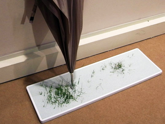 Grass growing umbrella stand, Innovo, Chinese product design, Salone del Mobile, Milano, Milan Salone 2010, Salone 2010, Milan Design Week, Milan Design Fair