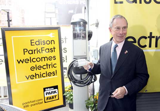 New York City Unveils Their First Federally Funded EV Charging Station new york city, new york city electric vehicle, new york city electric vehicle charging station, new york city ev charging station, chargepoint america new york city, chargepoint america, bloomberg, new york city green
