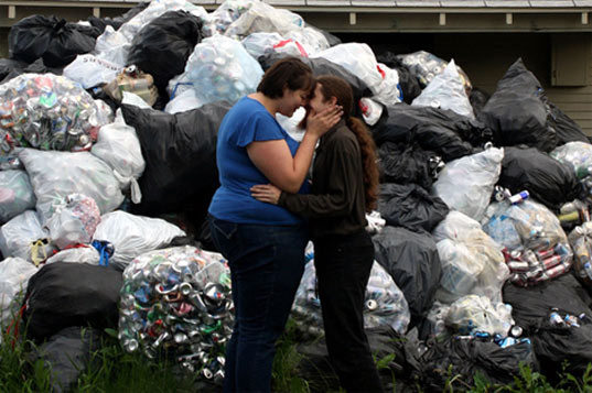 Couple Pays for Wedding with 400000 Cans spokane, couple pays for wedding with 400000 cans, green wedding, recycled materials, recycled cans, couple marries thanks to 400,000 cans, recycling, eco wedding, peter geyer, andrea parrish, alcoa