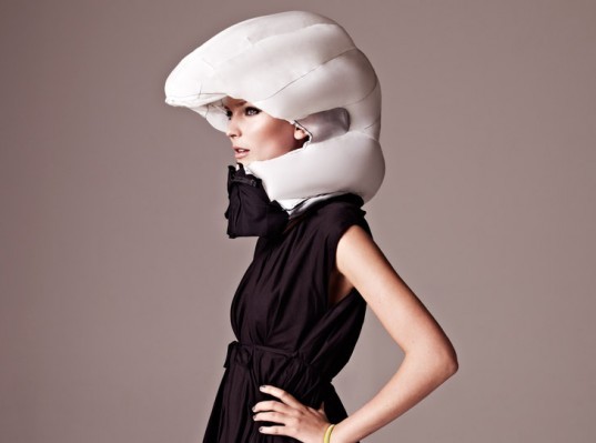 airbag-helmet-1-537x399 Hövding, eco-friendly helmets, bicycle helmets, bike helmets, eco-fashion, sustainable fashion, green fashion, sustainable style, wearable technology, Sweden