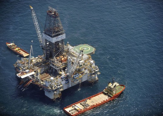 obama offshore drilling, offshore drilling regulations, drilling regulations, gulf oil spill, deepwater horizon, gulf coast oil spill, how do oil spills happen, obama administration oil regulation, oil regulation government