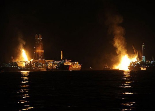 obama offshore drilling, offshore drilling regulations, drilling regulations, gulf oil spill, deepwater horizon, gulf coast oil spill, how do oil spills happen, obama administration oil regulation, oil regulation government