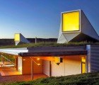 Ian MacDonald’s Meadow House Melts Into the Canadian Landscape