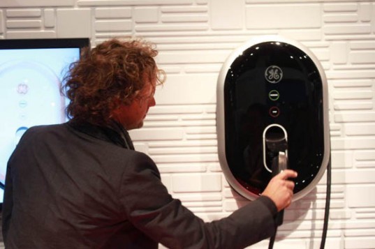 Yves Behar at CES with General Electric yves behar, 2011 consumer electronics show, wattstation, GE wattstation, yves behar wattstation, yves behar general electric, CES sustainable design