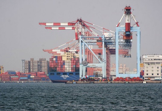 dredging, what does dredging do, is dredging bad for the environment, contaminated port, contaminated harbor, recycled cement blocks, recycled building materials, how to recycle cement blocks, sustainable cement, green cement