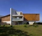 Shigeru Ban’s Villa Vista is a Cantilevered Open Air Beauty in Sri Lanka