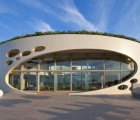 Japan’s Green-Roofed Villa Ronde is a Self-Cooling Seaside Oasis