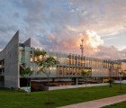 Green-Roofed Sebrae HQ Harnesses Passive Design to Keep its Cool in Brazil