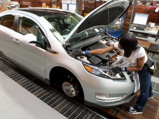 Chevy Recycles 200K Lbs. of Oil Booms for Volt Production, Twice as Many as Planned chevy volt production, chevy volt, oil boom recycling, recycled oil booms, chevy volt green, chevy volt recycle, how is the volt green, how is the volt sustainable, how is the volt environmentally friendly, gm recycling practices, gm recycling initiative, gm recycling, general motors recycling, gm green initiative