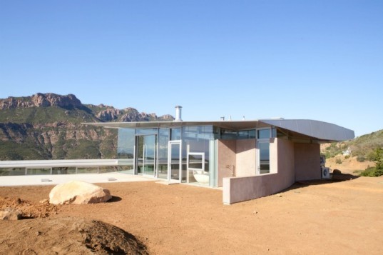 747 Wing House, David Hertz Architects, recycled airplane, studio of environmental architects, airplane house, adaptive reuse, reclaimed materials