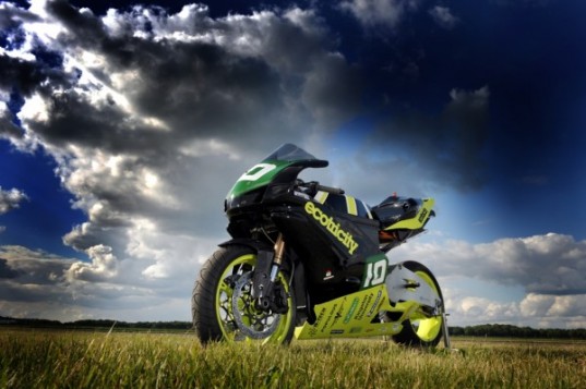 Isle of Man TT Races, wind power superbike, dale vince ecotricity, ecotricity superbike, ecotricity ion horse, ion horse wind bike, wind powered superbike, ecotricity superbike, ion horse wind power, wind powered vehicle, ecotricity nemesis supercar, dale vince ion horse
