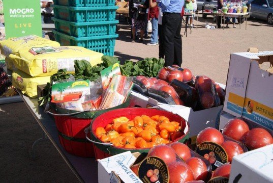 Mogro, a Mobile Food Truck Filling Food Deserts with Healthy Food mobile food truck, mobile grocery, food desert, how to fix a food desert, food desert shopping options, supermarket shortage, grocery store shortage, mogro mobile food truck, mogro mobile supermarket, mogro