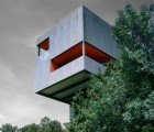 Sleek and Modern “Casa Paz” Dangles Over a Jaw-Dropping Cliff in Madrid