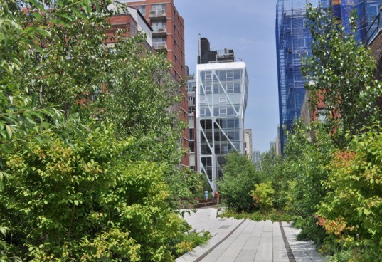 high line, high line nyc, section 2 high line nyc, section 2 high line opening, opening of section 2 of the high line, high line park, james corner field operations" title="High Line Park Section 2 in New York City