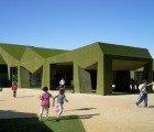 Beautiful Roldan School Keeps Cool Under a Cover of Green