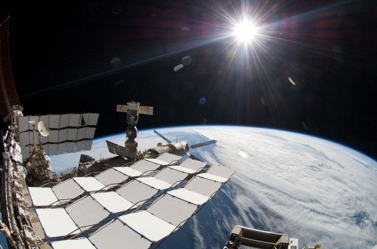 astronaut kitchen garden, garden in space, plants in space, growing plants in space, plants on the space station, growing plants on mars, mission to mars, travel to mars, populate mars, astronauts mars, new space missions