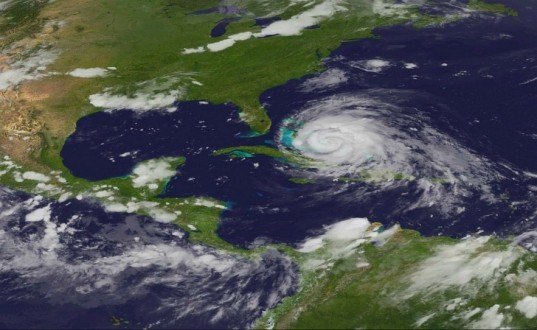 hurricane irene, new york city hurricane, hurricane irene nyc, hurrican irene forecast, hurricane irene path, new york city hurricane, category one hurricane, category one storm, hurrican damage, hurricane preparations, hurricane evacuations