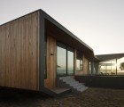 Origami-Shaped “Beached House” Saves Energy Amid Australia’s Idyllic Landscape