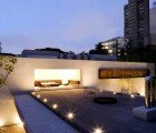 The Chimney House’s Open Glass Curtains Let the Outdoors In