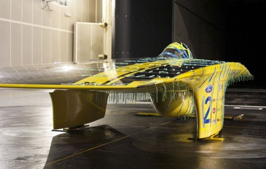 University of Michigan Solar Car Team, Quantum Solar Car, Veolia World Solar Challenge, UM Solar Team, Detroit 3 automakers, Ford, General Motors, Chrysler, solar car, solar vehicle, green transportation, green car, green vehicle, aerodynamics, alternative transportation, green vehicle design