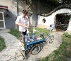 Nicholas Hanna’s Water Calligraphy Bike Paints Chinese Chracters on Beijing’s Streets