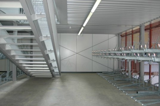 Fietsenstalling de Snelbinder, Kraaijvanger Urbis, donald osborne, the netherlands, bike parking, green roof, bike shed, bicycle parking, bicycle parking garage, bike parking garage