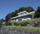 Mountainside Sunbrella House Keeps Cool With an Underground Well