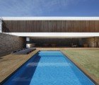 Passive Cantilevered SN House Appears to Be Floating In the Air
