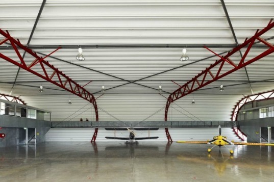 The Hangar, Peter Stutchbury Architects, material efficient design, steel construction, australia, green building