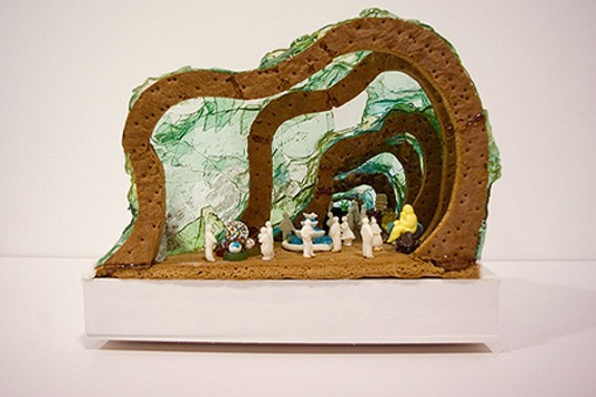 green gingerbread house, gingerbread house, green home, green house, green design, eco design, sustainable design, eco house, modern gingerbread house, ginger bread house, ginger bread, gingerbread, modern candy house, sweet houses, DIY projects, DIY gingerbread house, DIY gingerbread, make a gingerbread house for christmas, christmas house