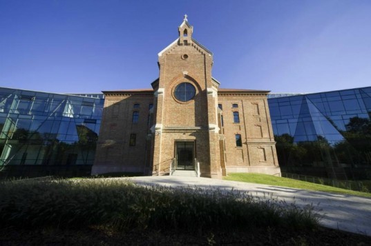 Vikar&Lukacs Architects Studio, military school renovation, remodeled school, hungarian architecture, re-designed building, classic and modern building, renovation