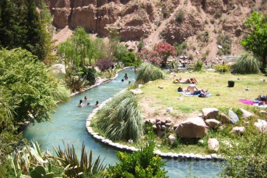 Water Issues,Recycled Materials,Green Resources,Green Materials,Green Holidays,Eco Tourism,Eco Travel,Architecture,mendoza,argentina,andes mountains,thermal mineral water,mineral geothermal water,local stone,family day out,cascade restaurant,water park,swimming pools,streams,slides