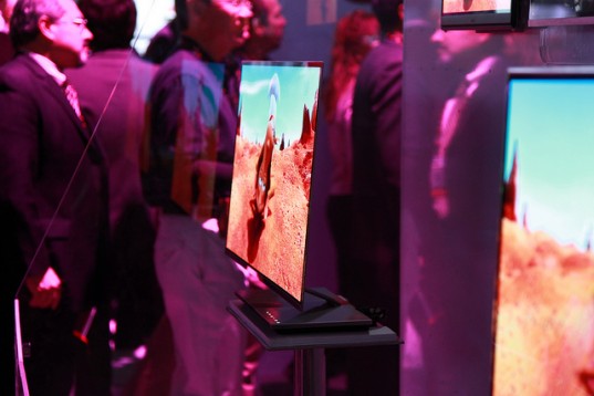 LG CES 2012, LG OLED TV, OLED technology, OLED TV, OLED screen, OLED phone, Inhabitat OLED, LG TV screen, LG TVs, LG OLED TV, world's largest oled tv
