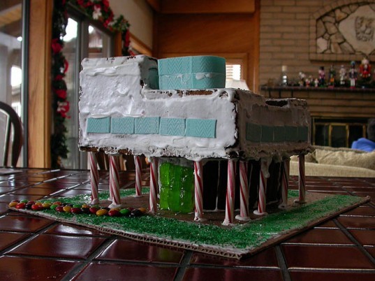 green gingerbread house, gingerbread house, green home, green house, green design, eco design, sustainable design, eco house, modern gingerbread house, ginger bread house, ginger bread, gingerbread, modern candy house, sweet houses, DIY projects, DIY gingerbread house, DIY gingerbread, make a gingerbread house for christmas, christmas house