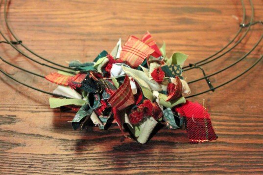 scrap fabric, holiday wreath, christmas, diy. easy, how to, instructions, upcycled, remnant, eco, sustainable, recycled, gift, crafts