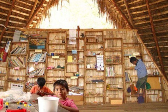 Sustainable Materials,Sustainable Building,Eco Travel,back to school,Architecture,active school,local materials,biodegradable materials,ecuador,sustainable school,boat-shaped building,bamboo,palm wood