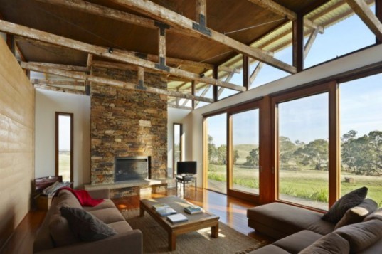 Glenhope House, JOH Architects, rammed earth wall, vacation house, melbourne, rainwater collection