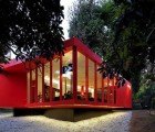 “Levitating” Red MIELE Lightbox Pavilion Pops up in Chile
