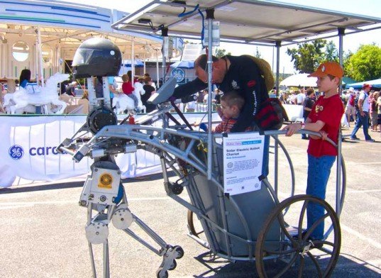 solar powered robot, solar powered chariot, solar powered vehicle, green energy, clean energy, renewable energy, solar powered car, solar robot, solar robot, solar transportation, solar invention, green invention, green technology, green transportation, weird green, wacky green
