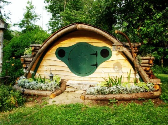 wooden wonder, hobbit home, hobbit hole, little people architecture, green architecture, eco architecture, hobbit house, lotr house, lord of the rings hobbit home, green building, green storage