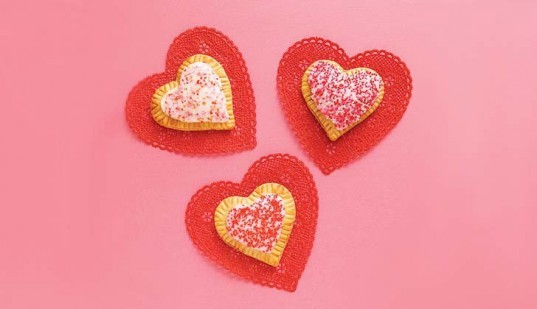 Six Homemade Sweet Treats for Your Valentine homemade sweet treats, valentine's day treats, diy valentine's day gifts, green valentine's day, Heart Shaped Toaster Pastries, Love Pancakes, Valentine Whoopie Pies, Chocolate Spoons, Chocolate Covered Apple, how to ideas for valentine's day, Agave Kiss