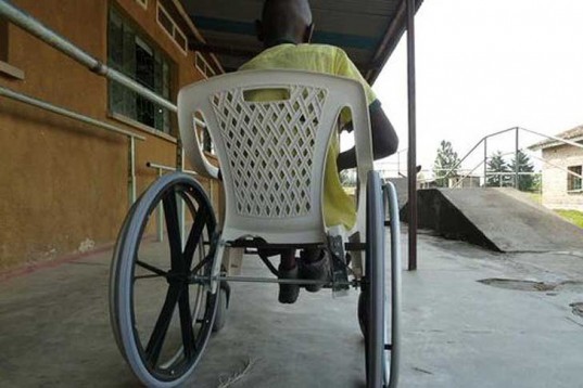 DIY, Green Products, Green Resources, Green Transportation, Recycled Materials, social design, Josep Mora, Clara Romani, DIY Wheelchairs, Developing Countries, recycled chairs, rwanda, spanish design, plastic chairs