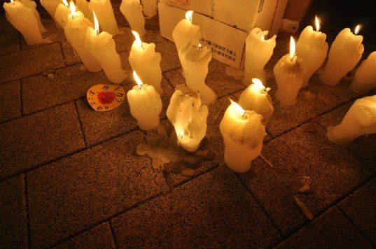 Nao Matsumoto, Masakazu Miura, anti-nuclear, Fukushima, protest art, candle vigil, finger candles, sustainable art, green artwork, hpgrp gallery