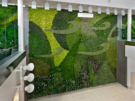 Eia-living-wall-green-over-grey-9-537x402